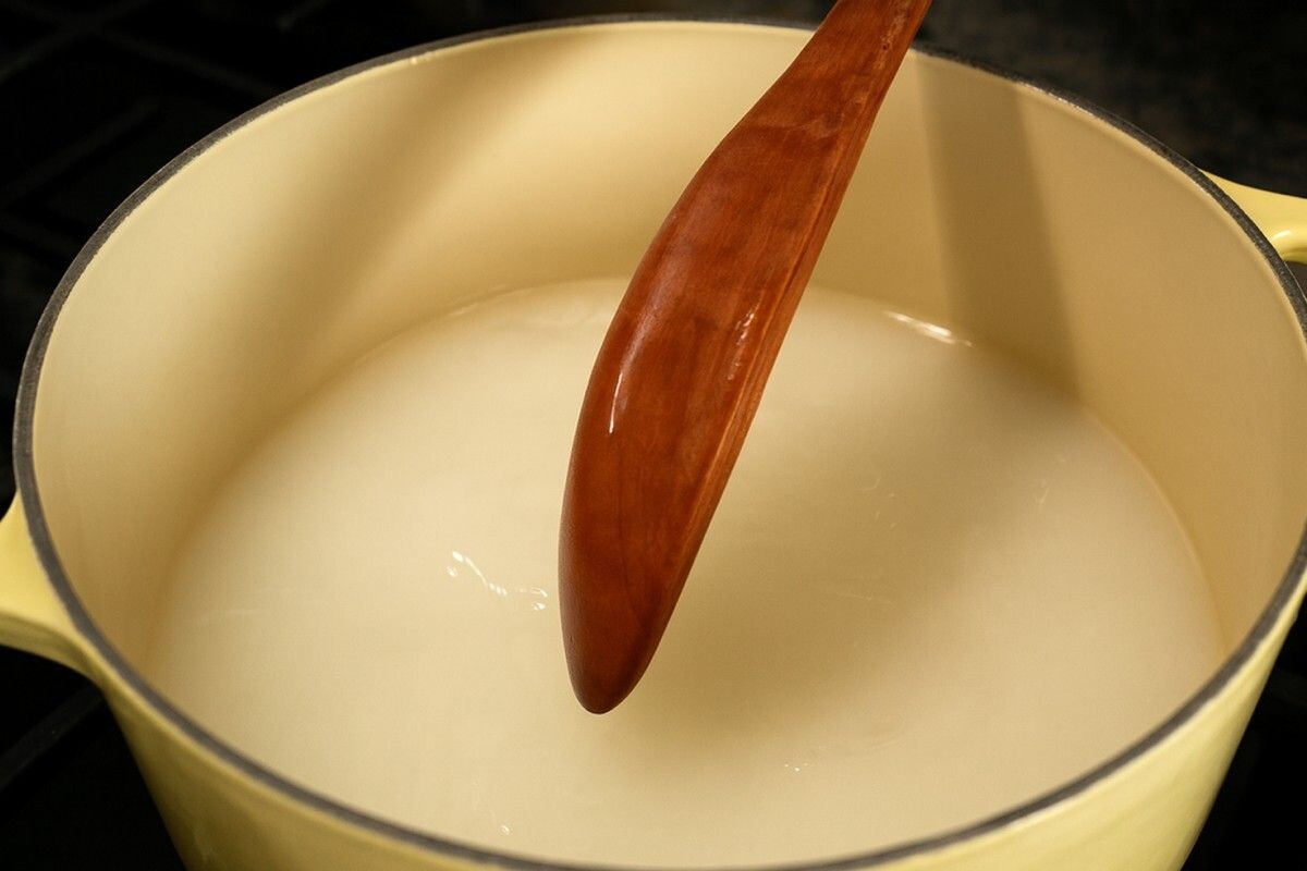 Кашку надо все время помешивать, чтобы не пригорела. Источник: нейросеть📷
