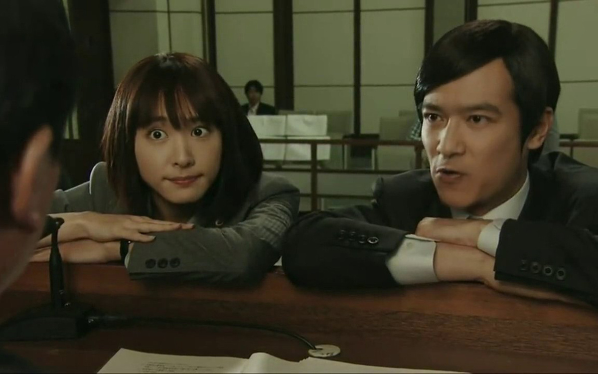 Кадр из дорамы "Орлы юриспруденции"