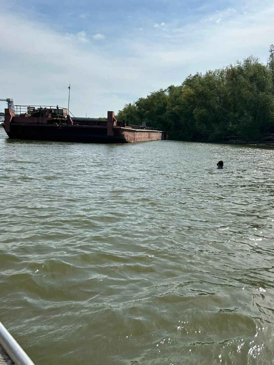 Водолазы нашли тело мужчины