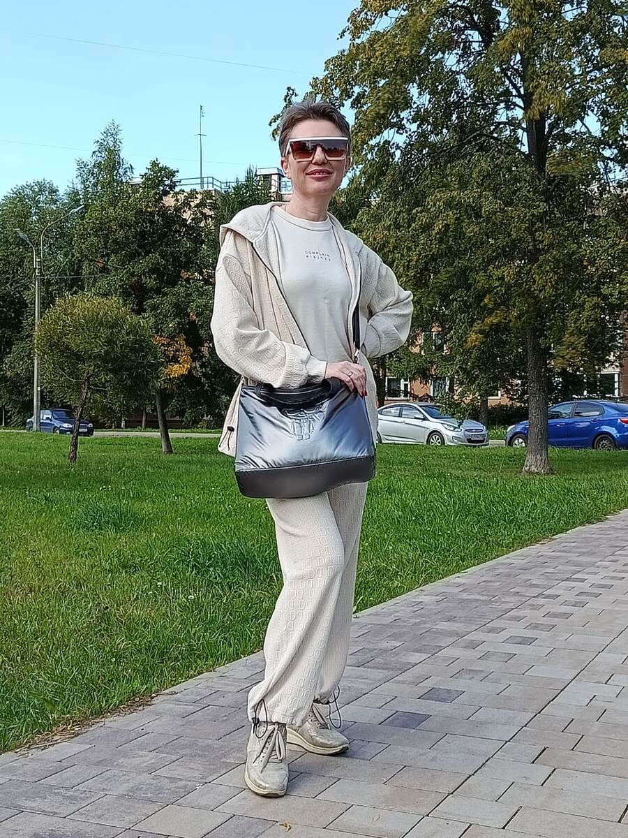 Нарядный костюмчик выгуливаю