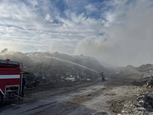    Пожар на мусорном полигоне на горе Щелба / t.me/kravchenko_glava_nvrsk