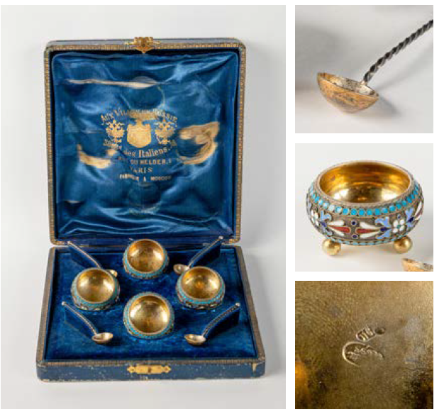 Набор из 4 солонок на шариках и 4 ложечек в оригинальном футляре
1893 г. Клеймо мастера «ИС»
Экспортный вариант для продажи в магазине Российских изделий в Париже
Серебро 84 пр. Литье, золочение, перегородчатая эмаль
Высота: 25 мм. Диаметр солонок: 30 мм. Общий вес изделий: 108 гр.
Из частного собрания Е. Ю. Хребтова