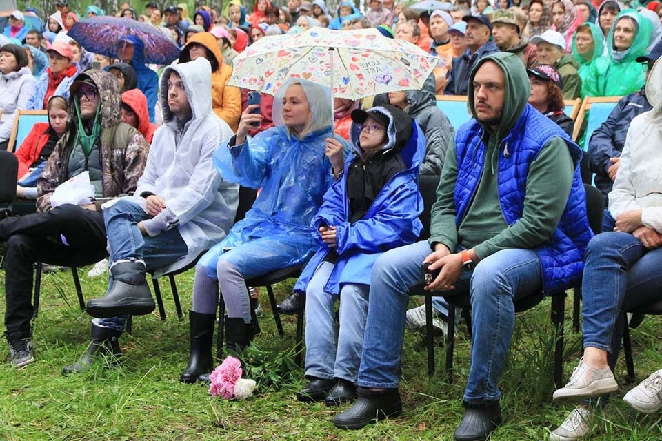    Сыновья Рождественской на фестивале в Косихе Олег УКЛАДОВ