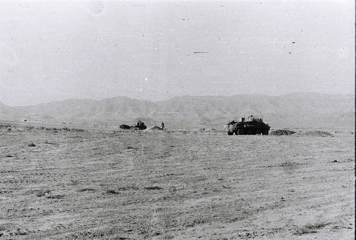 БГ ММГ-7 окапывается на боевом выезде.