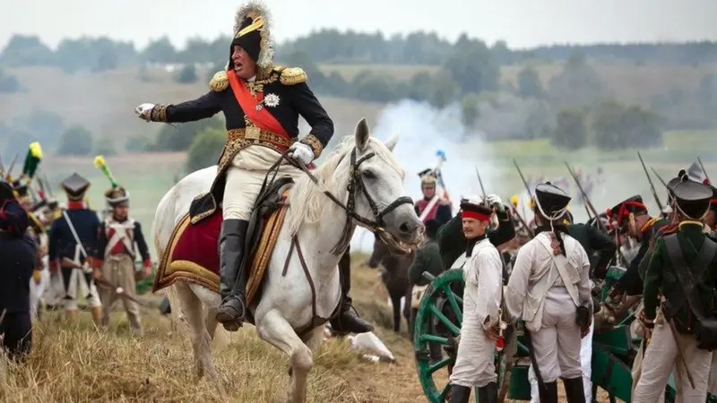 Олег Соколов во время своего перевоплощения в императора Наполеона. Фото: bbc.com