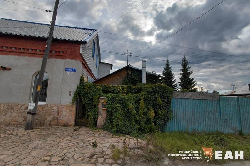    Маленький дом Валлиулины делят с ООО «Мистраль»