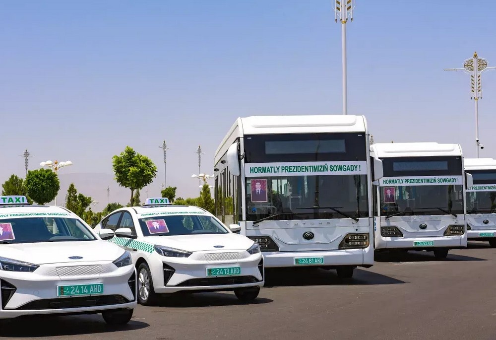 Автобусы китайской марки Yutong, Ашхабад, Туркменистан (Фото: turkmenmetbugat.gov.tm)