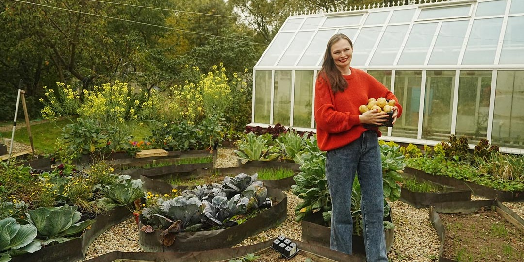 Борьба с сорняками начинается осенью: сидераты, мульча и никакой перекопки