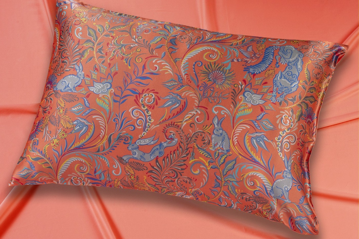 Mollen. Наволочка "Утро" в розово-коралловом цвете, шелк 