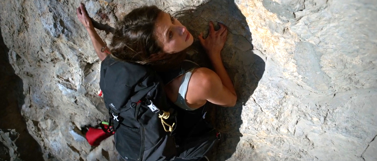 Кадр из кинофильма "На краю", 2021 г., режиссер Говард Джей Форд, сценарист Том Бойл, композитор Имран Ахмад (скриншот) 