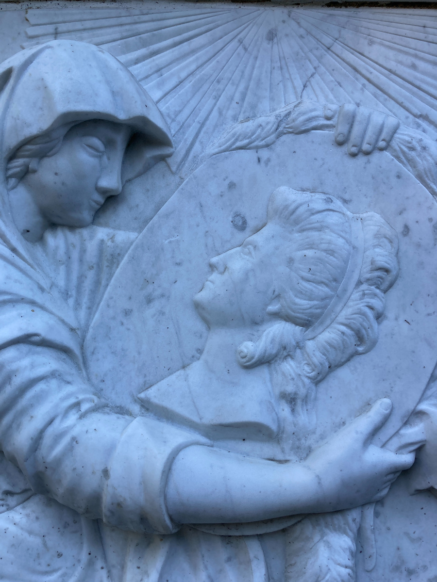 Деталь рельефа с памятника Державиной