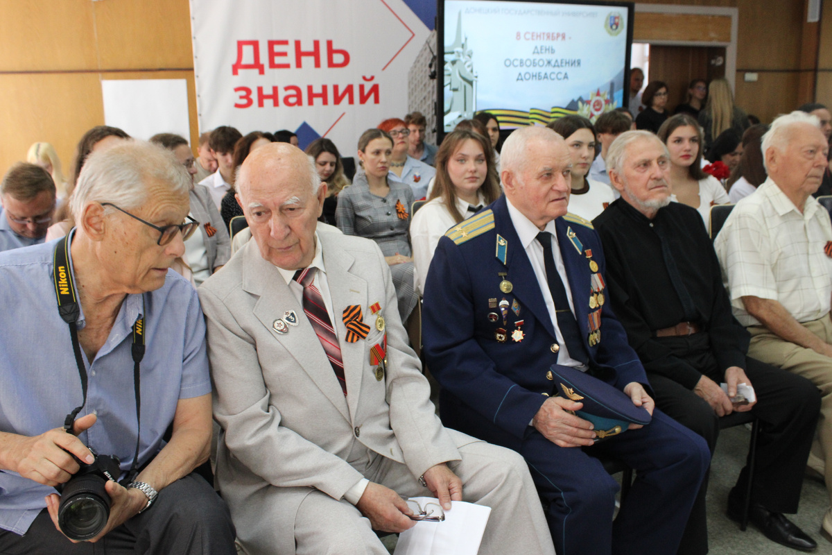 Ветераны ДонГУ на торжественном мероприятии в День освобождения Донбасса