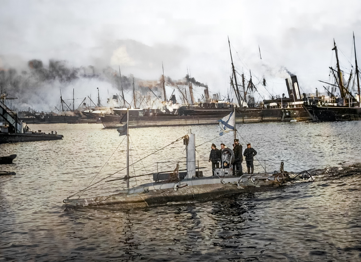 Подводная лодка "Дельфин" в порту 1904г.