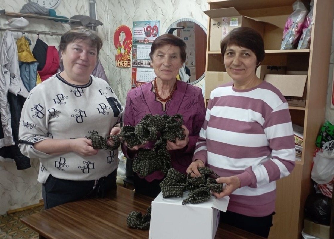    На плетение одного браслета спасения уходит 20-30 минут