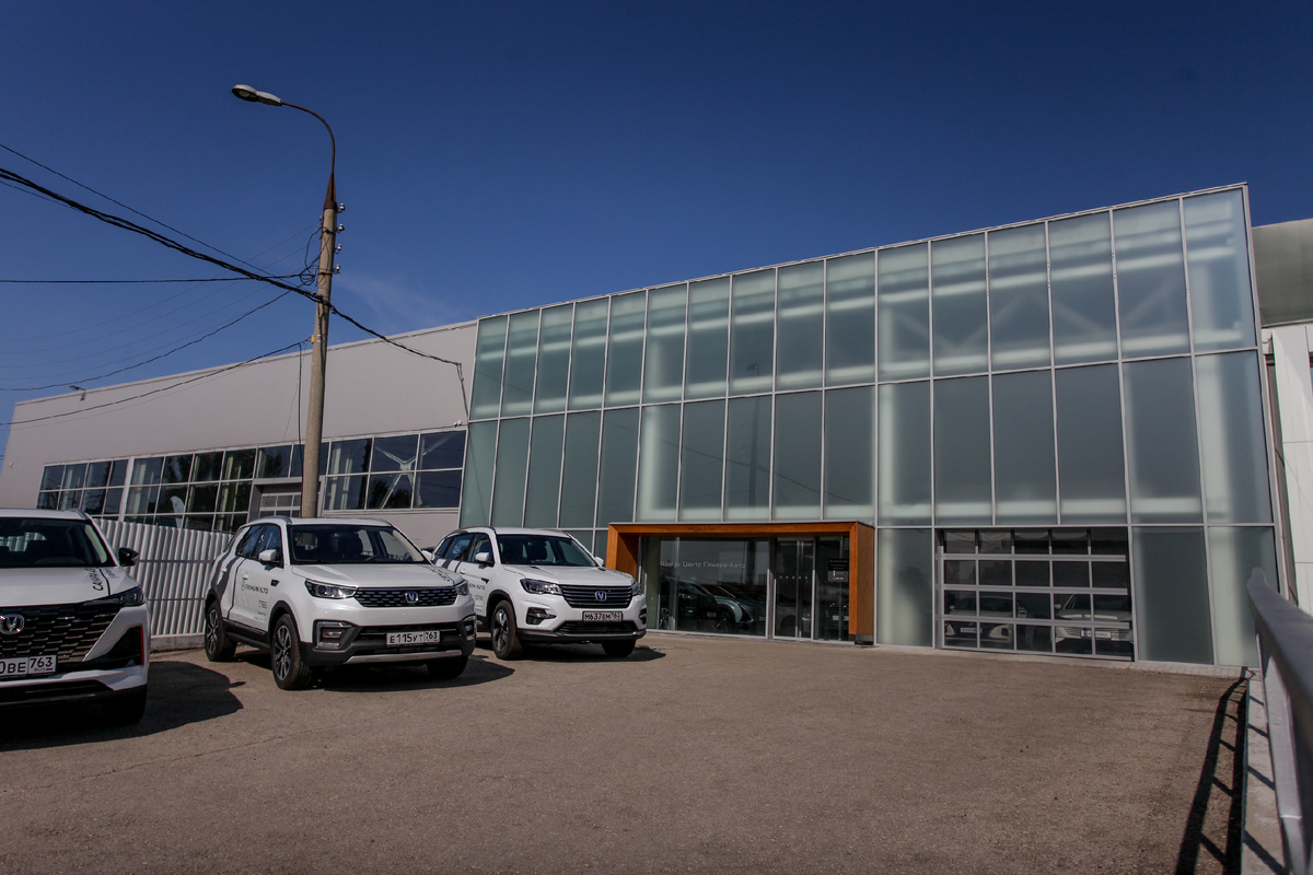 Алюминиевый фасад автоцентра