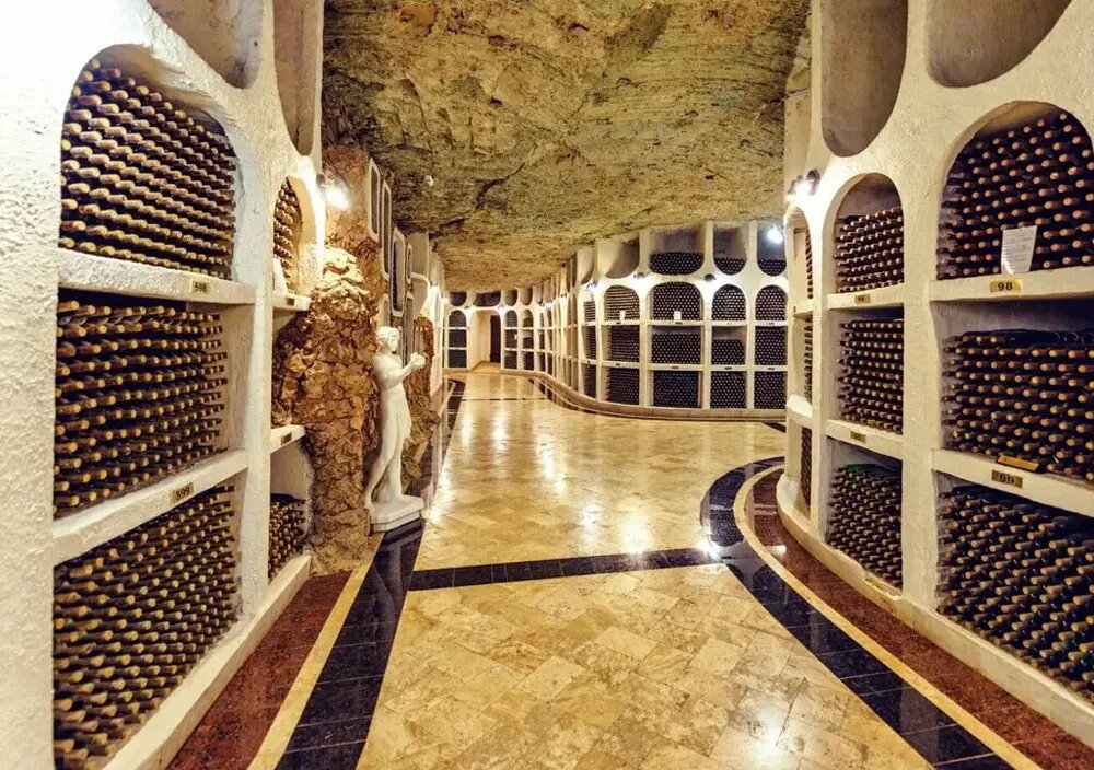 Винные погреба Крикова — подземный город, где хранятся миллионы бутылок элитного вина