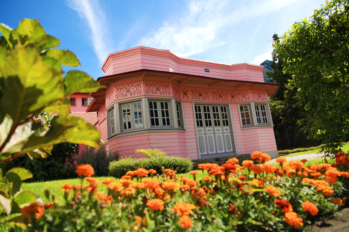 Креольская хижина в вулканическом цирке Силаос