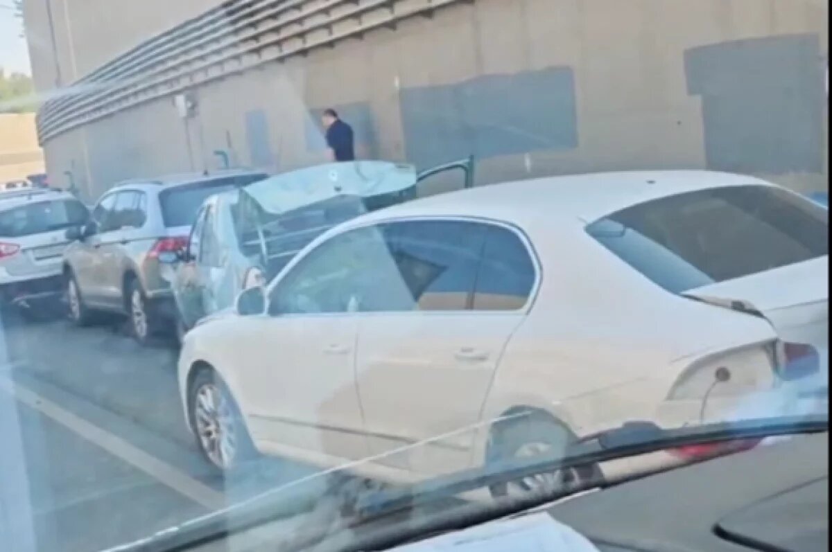    4 авто и электробус столкнулись в Волгограде в тоннеле на Тулака – видео