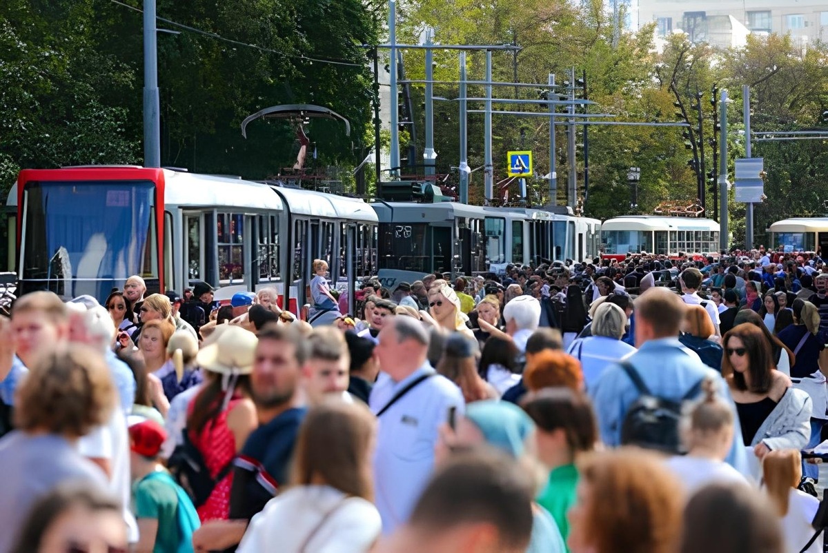    Более 160 тысяч человек пришли посмотреть на легенды столичных улиц