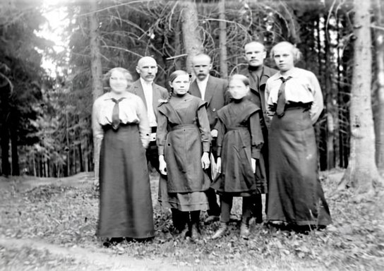 Братья и сестры Медведевы. Примерно 1915 - 1916 годы