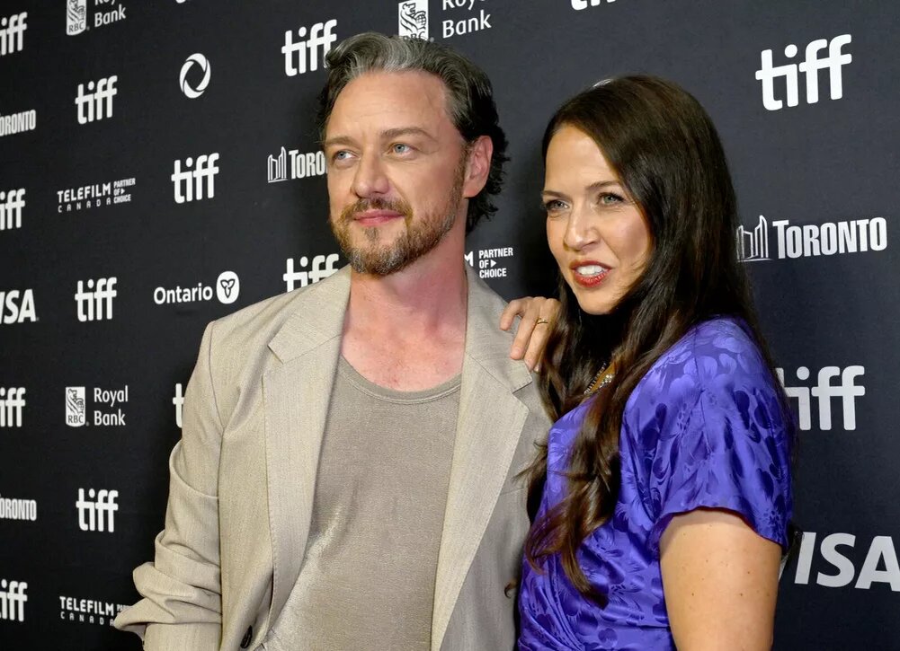    Редкий выход: Джеймс Макэвой с женой на кинопремьере