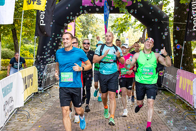 300 человек не спеша пробежали в Твери по знаковым местам города