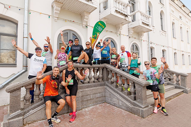 300 человек не спеша пробежали в Твери по знаковым местам города