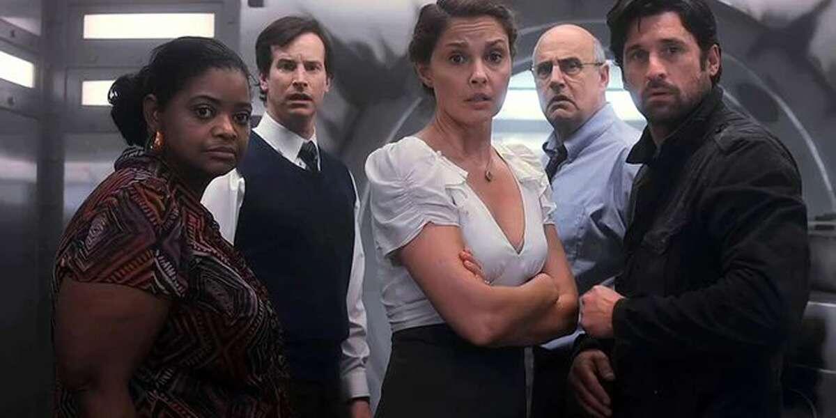 Сотрудники банка и посетитель Трипп