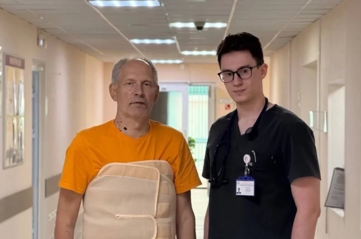    Кардиолог Александр Тыщенко со своим пациентом.