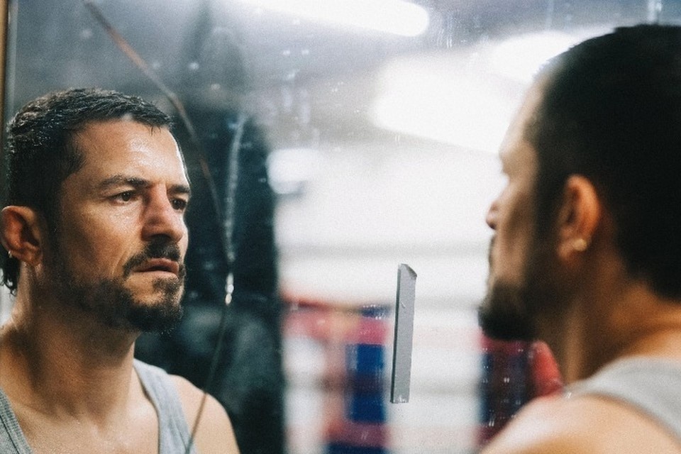    Орландо Блум в новом фильме «Вес победы» (18+). Фото: Кинопоиск