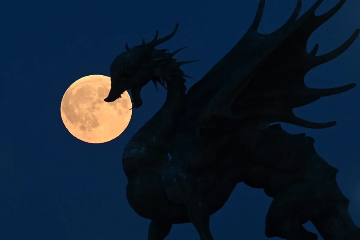    Полное лунное затмение в Казани, 7 сентября 2025 года.