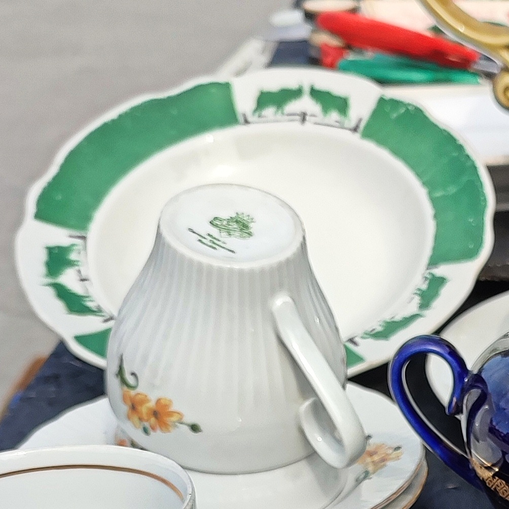 Вот! Никакие это не коровы 😄 И просят, кстати, целых 700 рублей, так как клеймо старое, 30-х годов