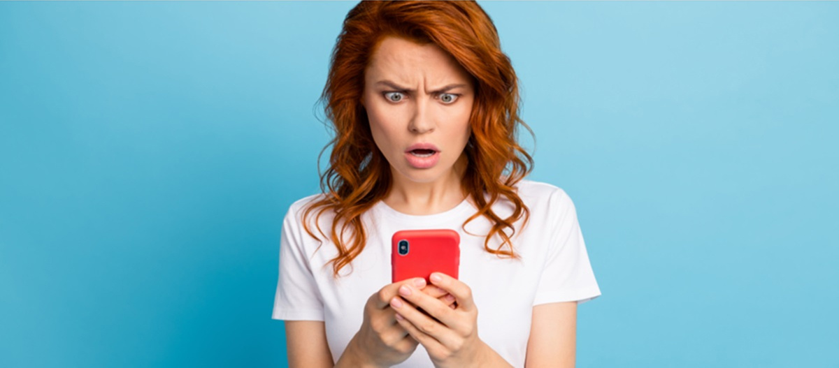 Суд отменил штраф за оскорбления и обидные эмодзи участнице дачного чата