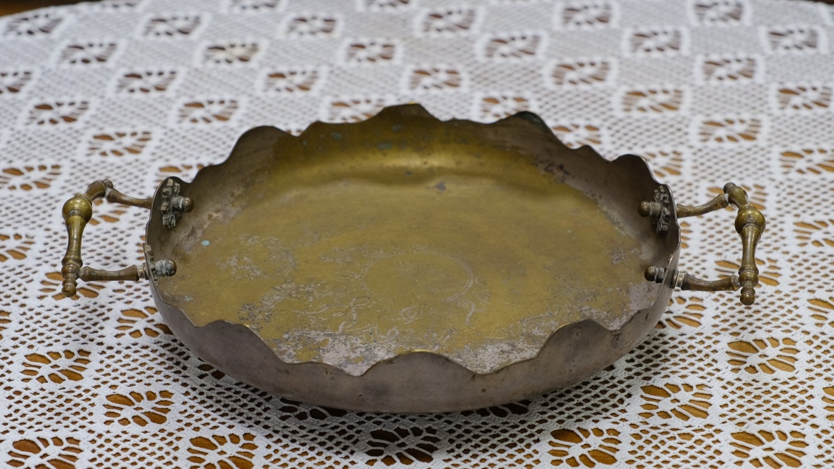 Одна из форм сухарниц для подачи печенья. Начало XX века. (©) Дмитровградский краеведческий музей