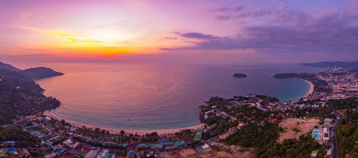 Пляж Ката на закате. Источник фото: www.shutterstock.com