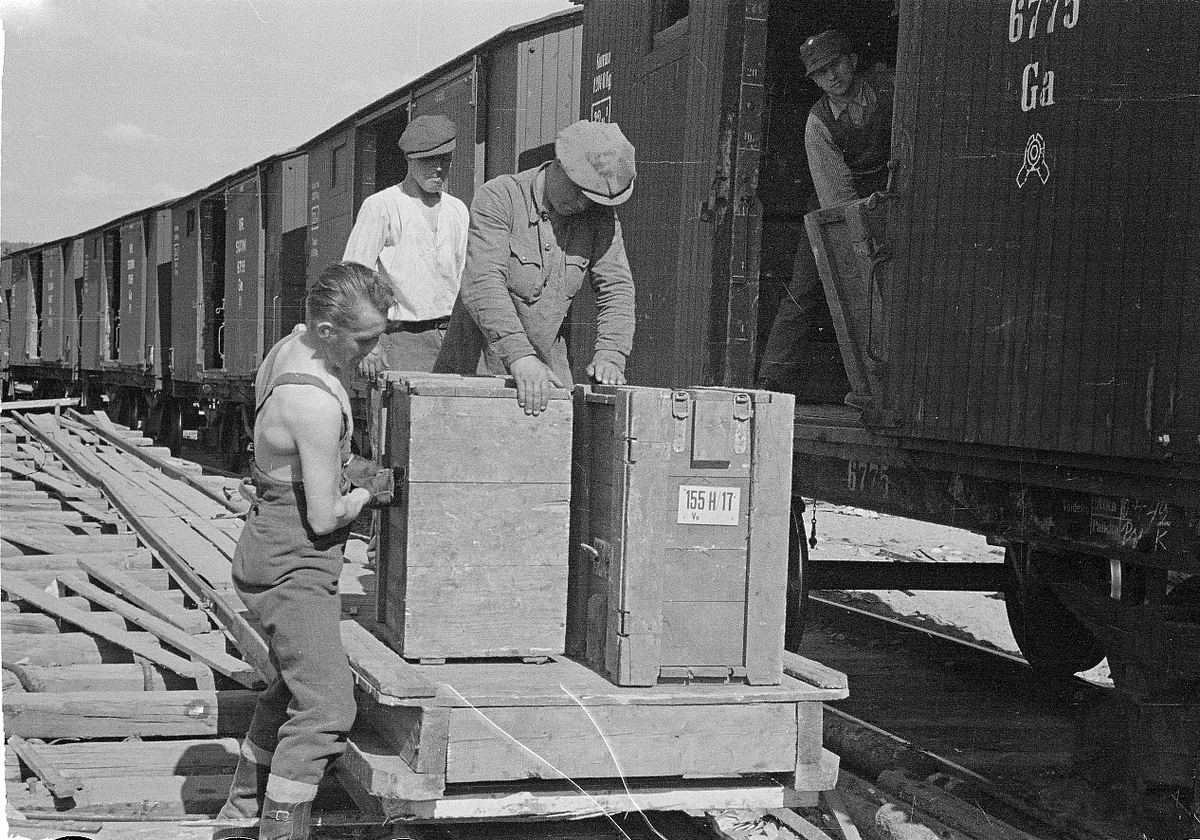 Подъездной путь к пристани, 1942