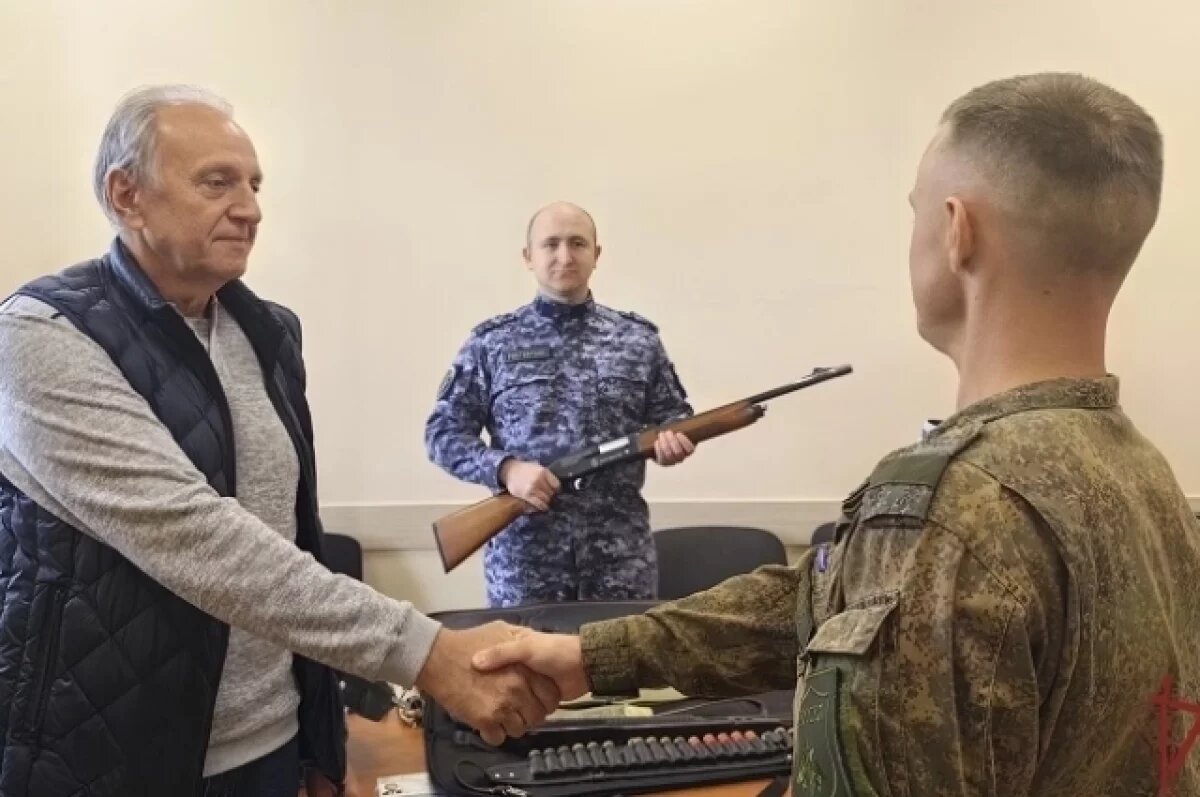    Туляк передал в зону проведения СВО 32 ружья