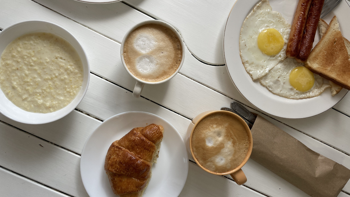 Завтрак в кафе Волна на Тонком Мысе в Геленджике