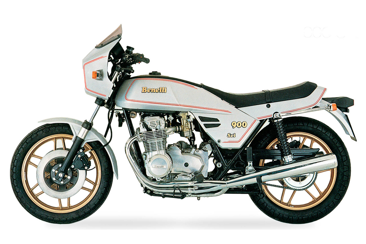 Чтобы осознать весь объём переделок, достаточно просто сравнить мотоцикл Манфреда Демхартера со стандартным Benelli 900 Sei образца 1981 года