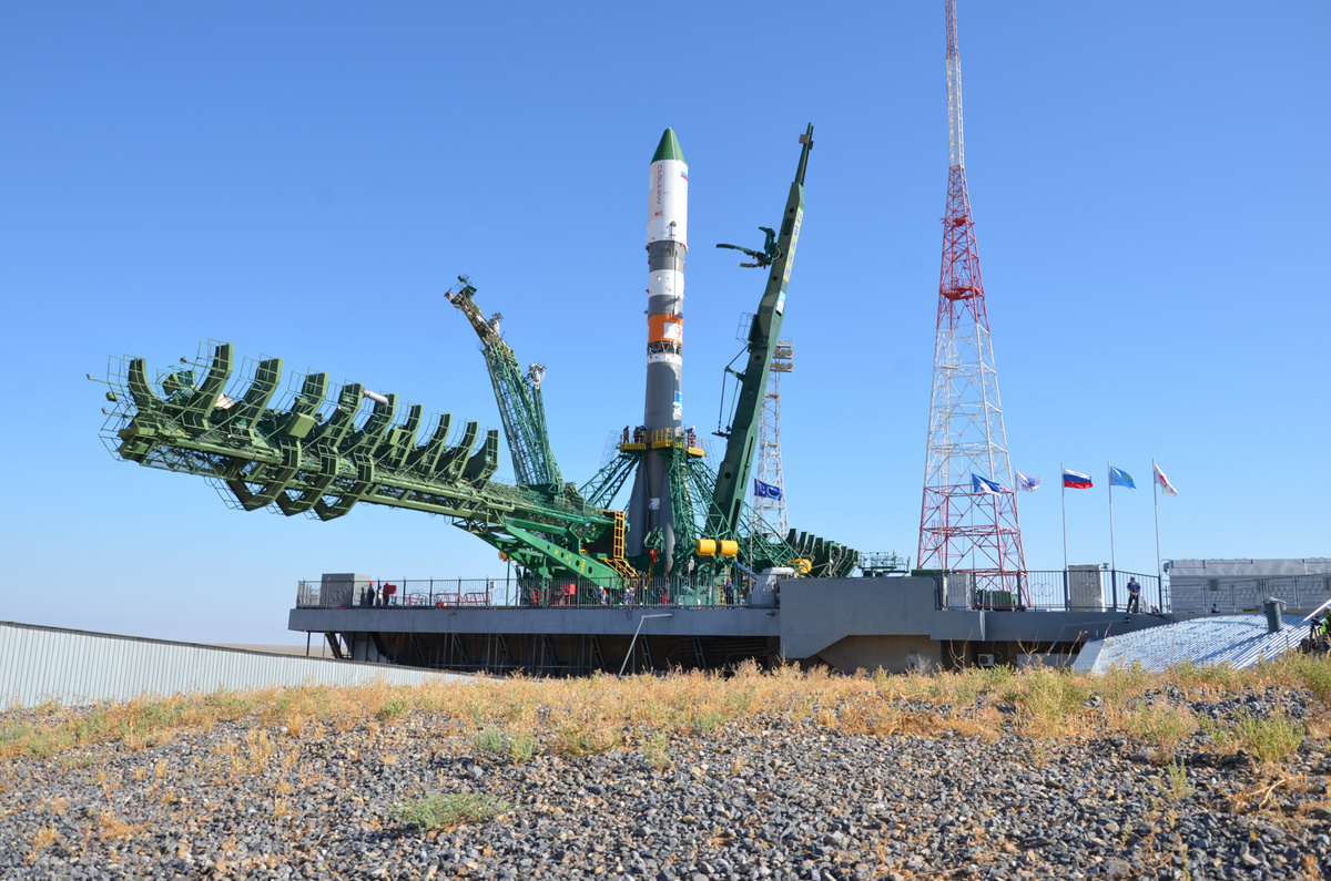 Ракета «Союз-2.1а» с кораблём «Прогресс МС-32» на старте космодрома Байконур