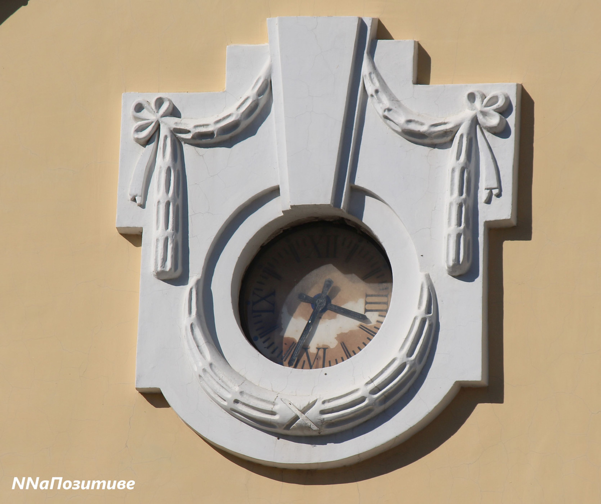 Часы на проспекте Гагарина, 39