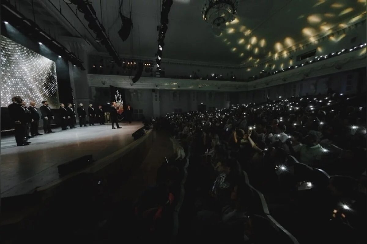    Оренбуржцы встретили День нефтяника концертом Хора Сретенского монастыря