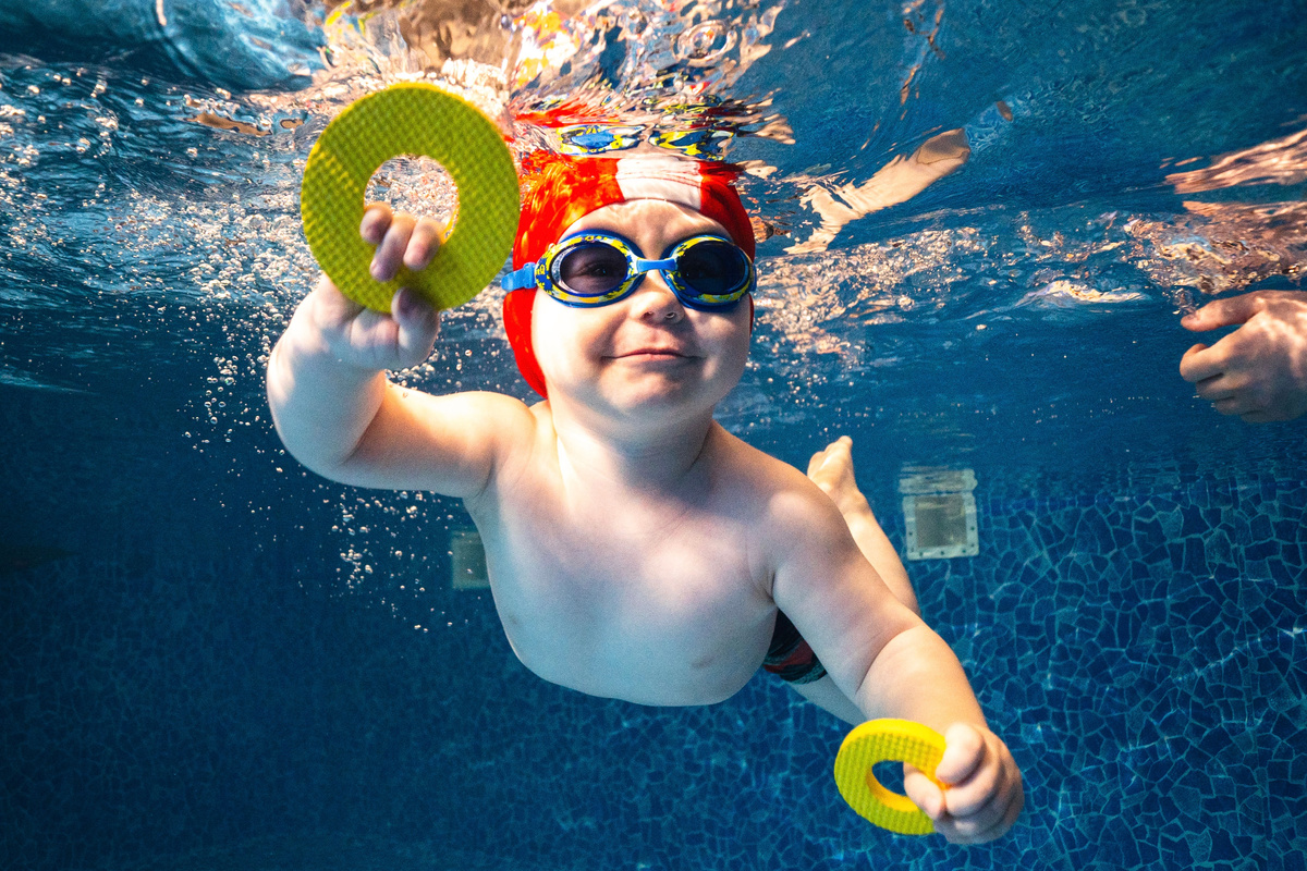 Очки для плавания нужны для комфортных и эффективных занятий в бассейне