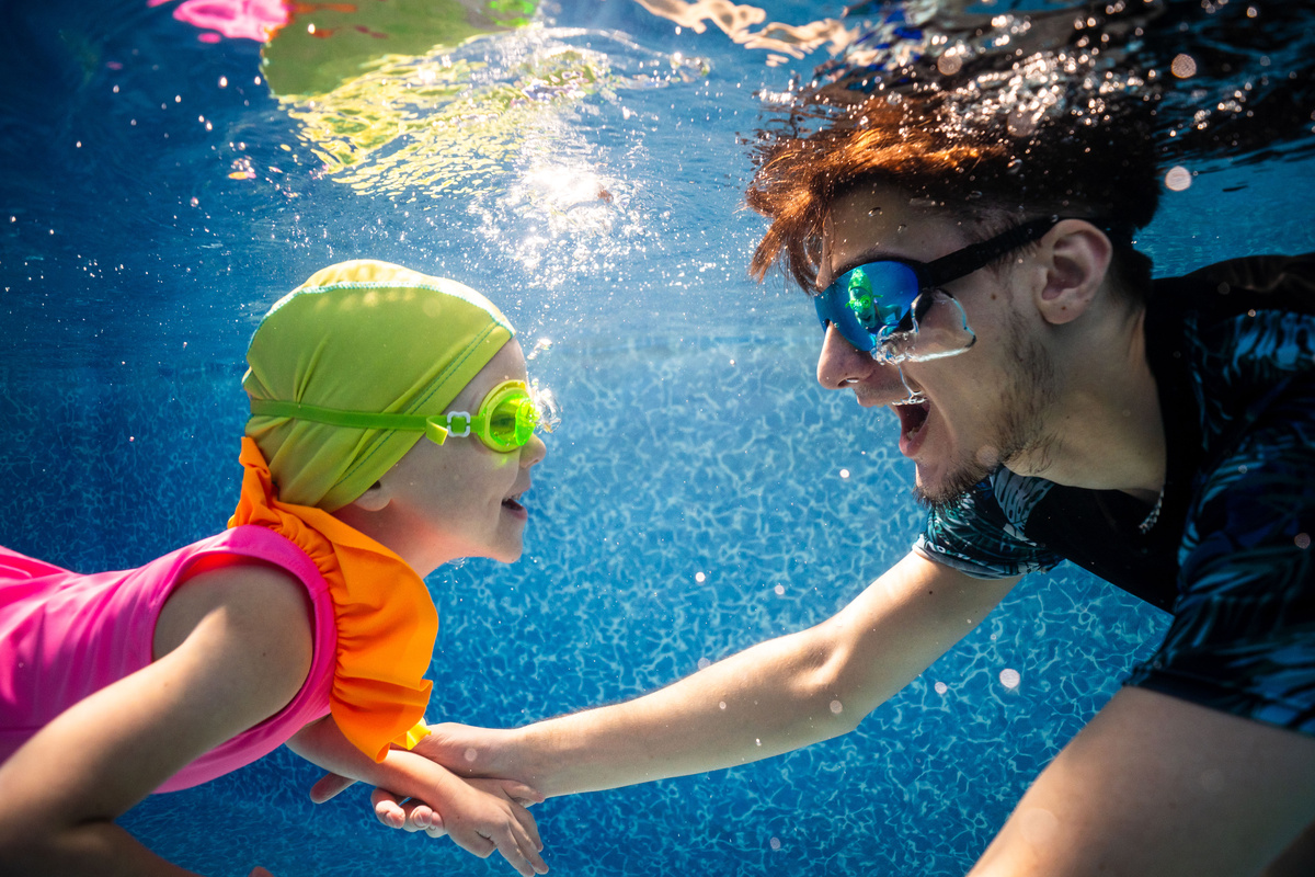 Плавание оказывает всестороннее воздействие на организм ребенка