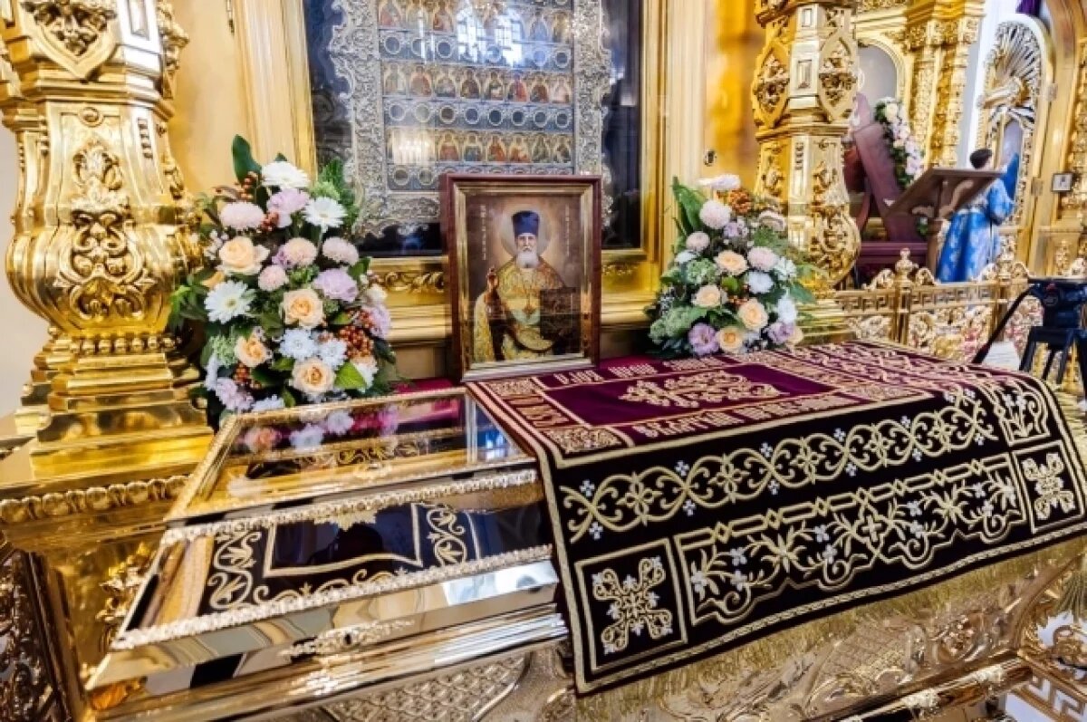    Учил детей и исцелял людей.