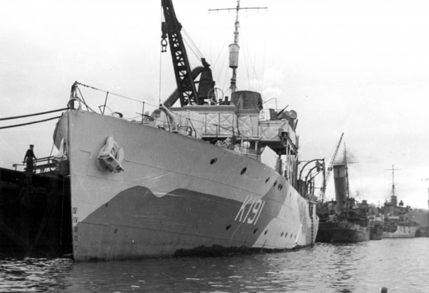 Канадский корвет «Мэйфлауэр» у причала