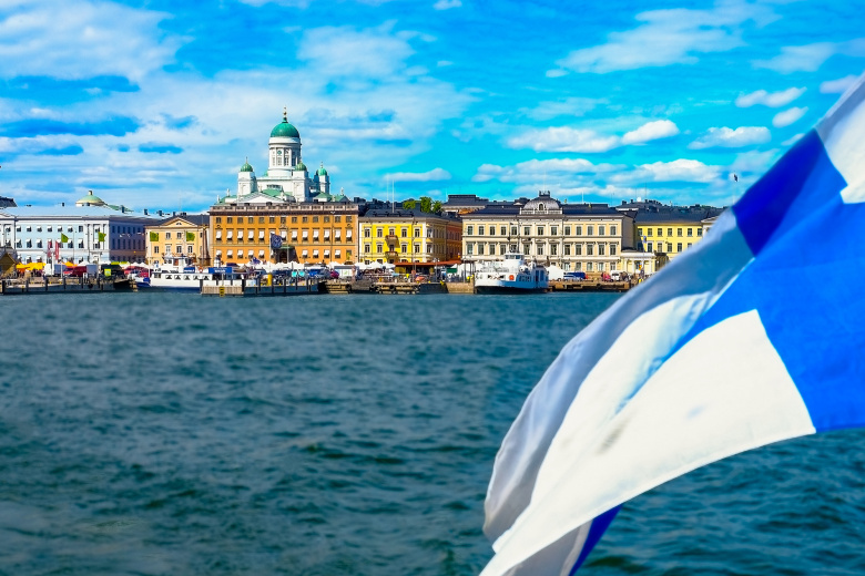 Хельсинки, сенатская площадь с белым собором.