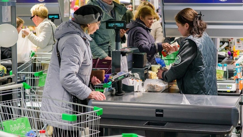    Работа супермаркета "Перекресток" на Коменданском пр. в Санкт-Петербурге. Автор фото: Ермохин Сергей