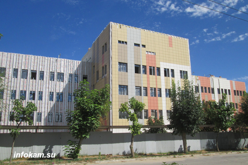    на стройке новой поликлиники на улице Советской