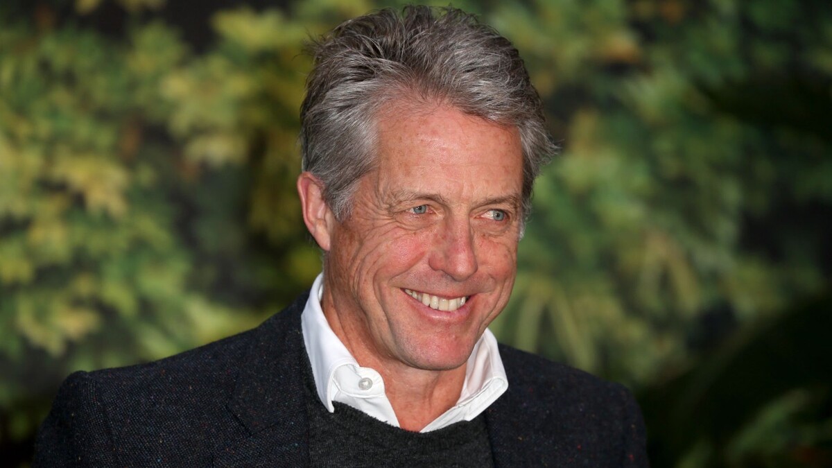    Актер Хью Хрант в ноябре 2024 года. Фото: Fred Duval/Shutterstock/Fotodom